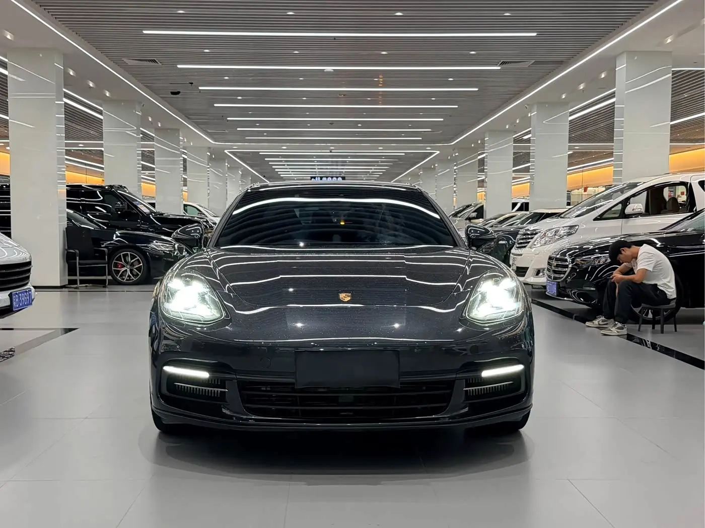 Porsche Panamera 2020 — Фото 2/18