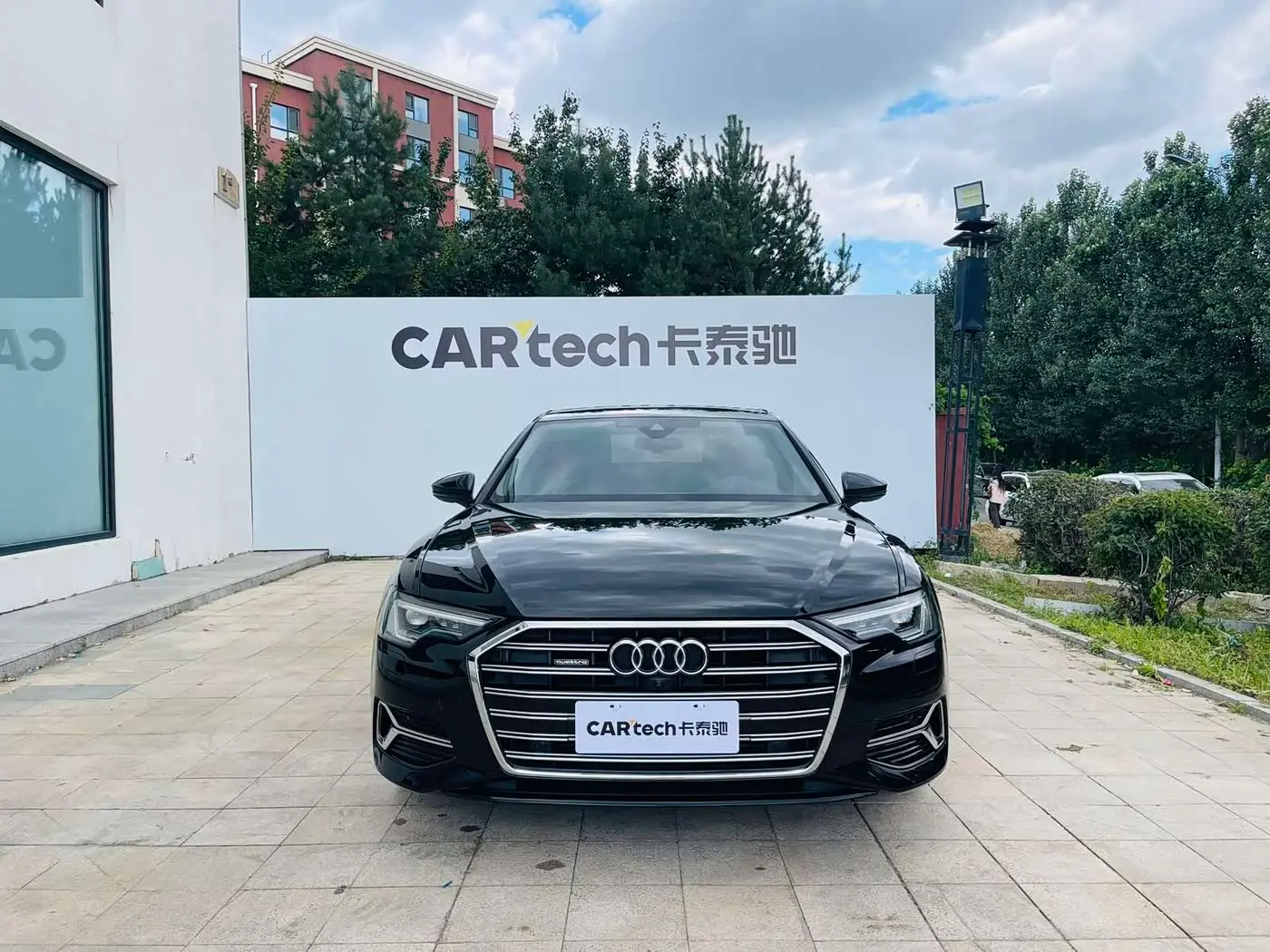 Audi A6L 2023 — Şəkil 2/10