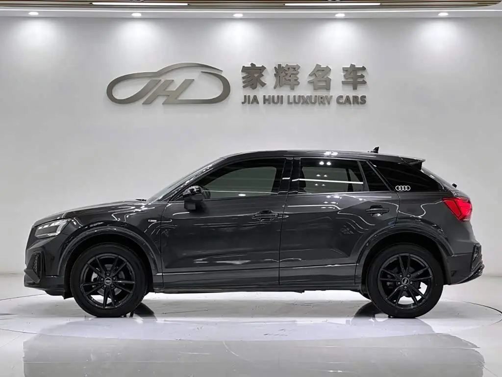 Audi Q2L 2023 — Photo 4/14