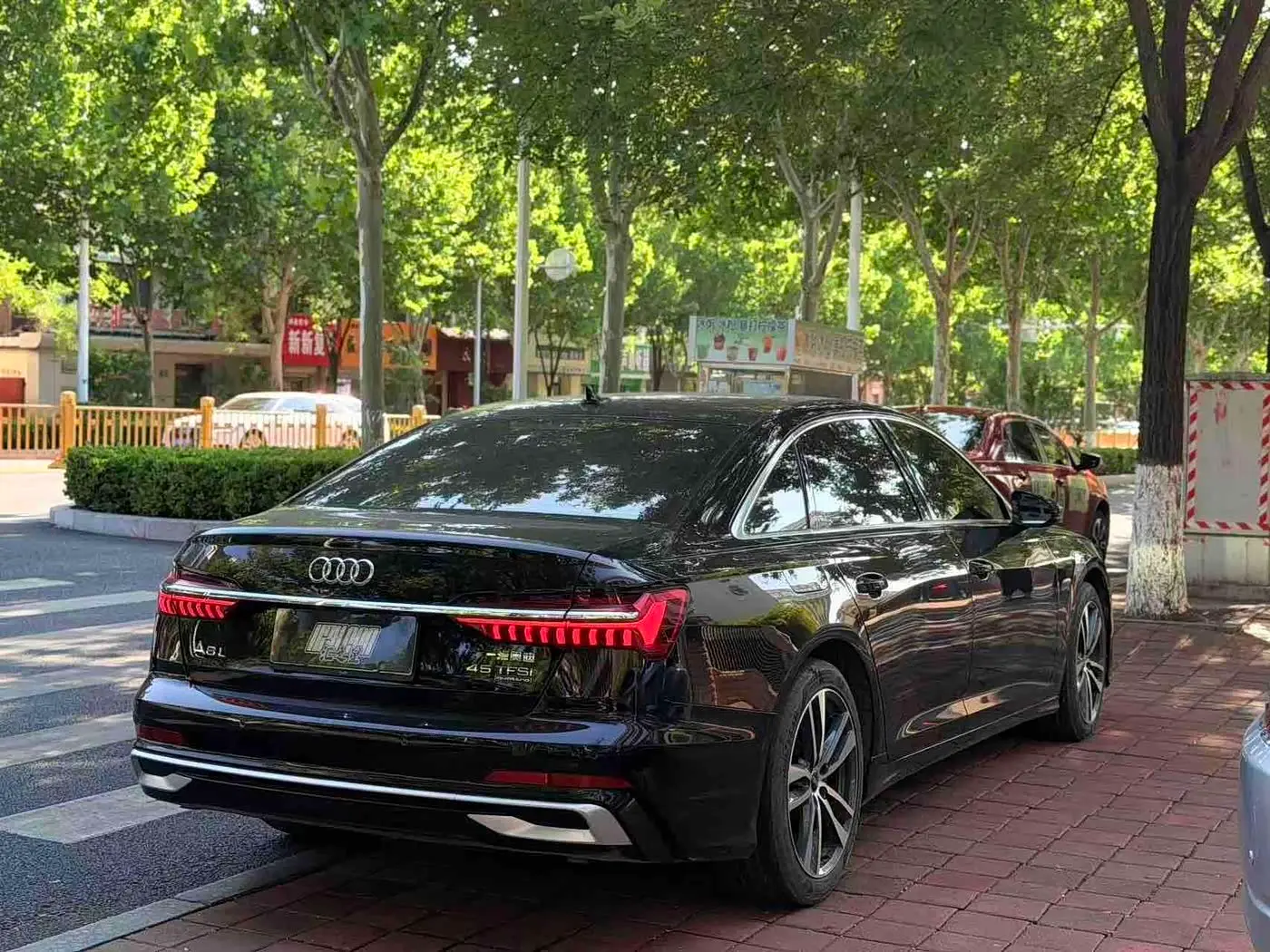 Audi A6L 2022 — Photo 2/6