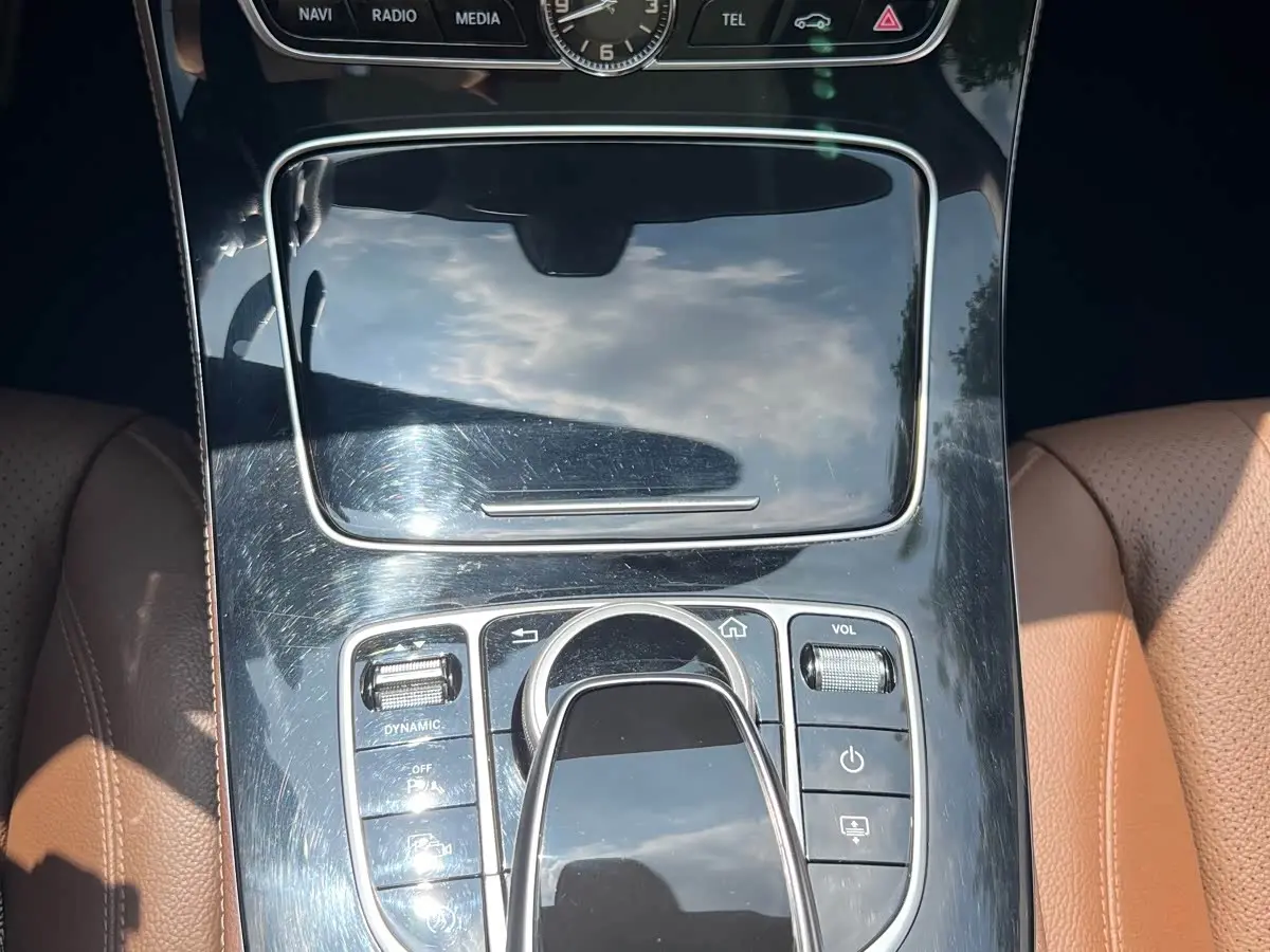 Mercedes-Benz E-Class 2018 — Photo 11/20