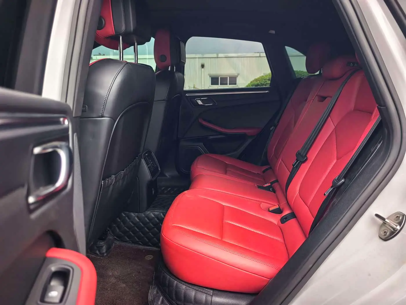 Porsche Macan 2020 — Photo 10/20