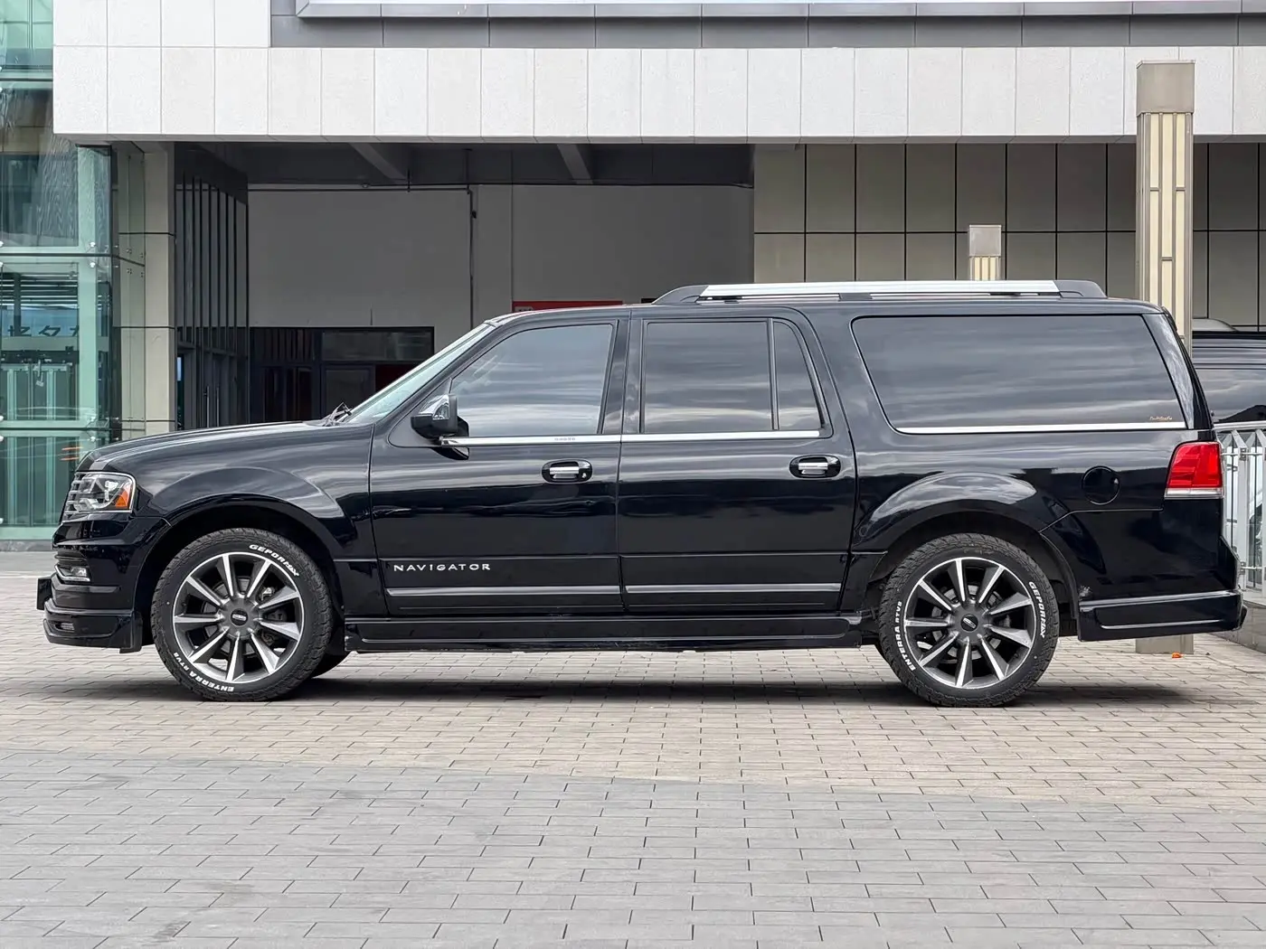 Lincoln Navigator 2017 — Фото 16/16