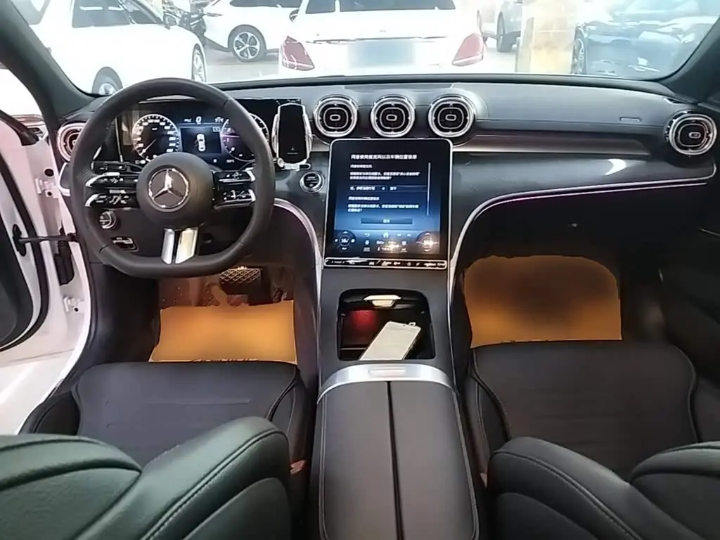 Mercedes-Benz C-Class 2024 — Photo 10/20