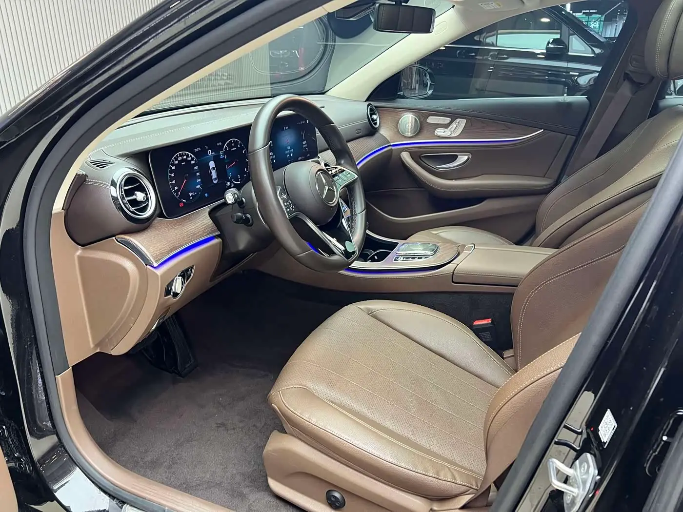 Mercedes-Benz E-Class 2023 — Photo 15/20
