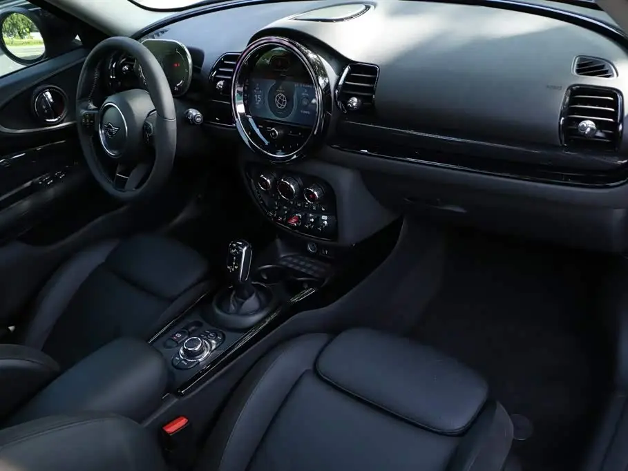 MINI CLUBMAN 2021 — Photo 17/20