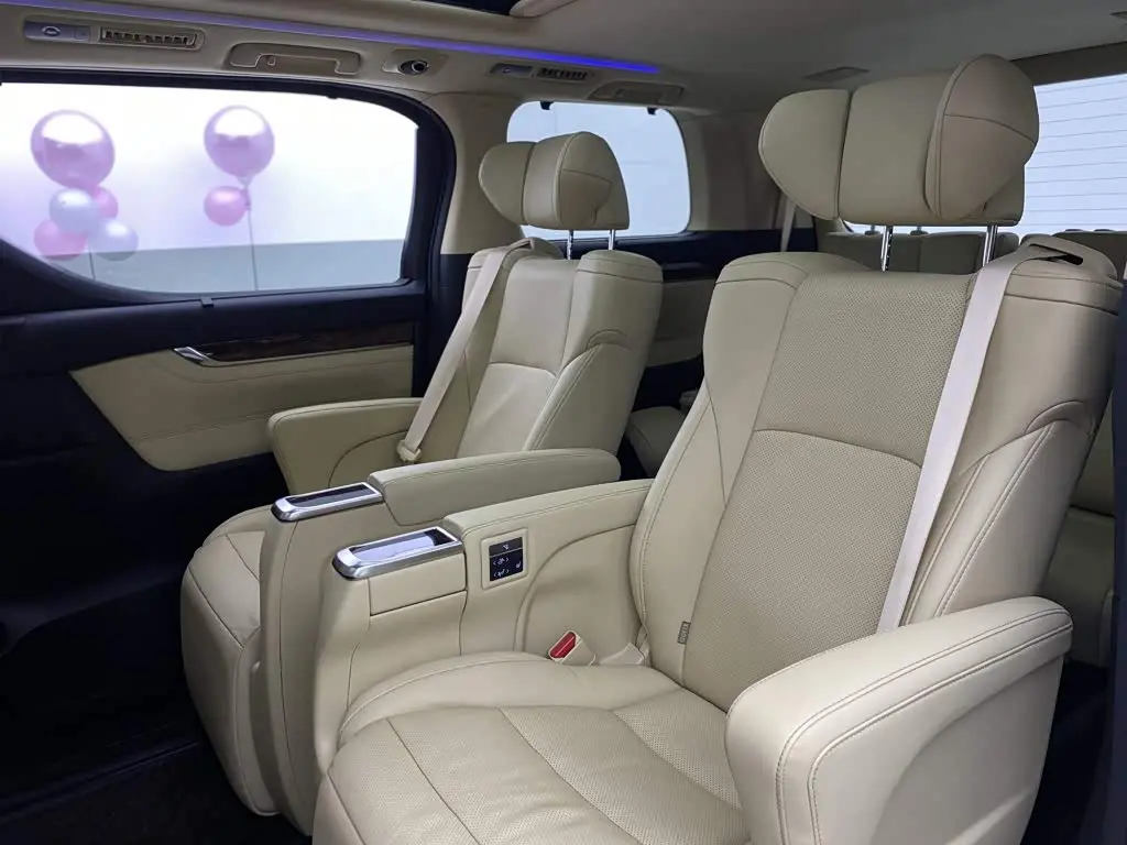 Toyota Alphard 2022 — Photo 20/20