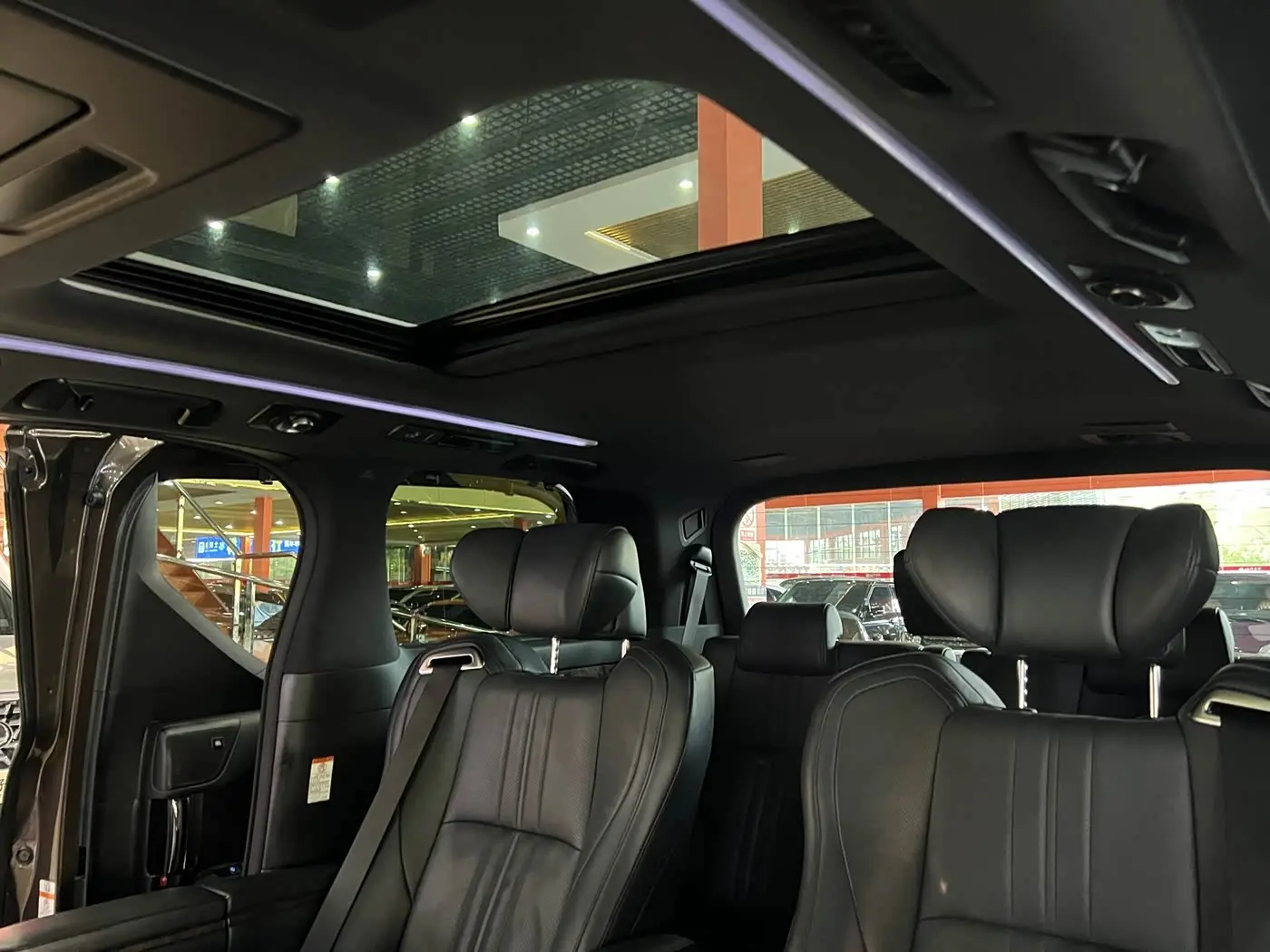 Toyota Alphard 2018 — Photo 14/17