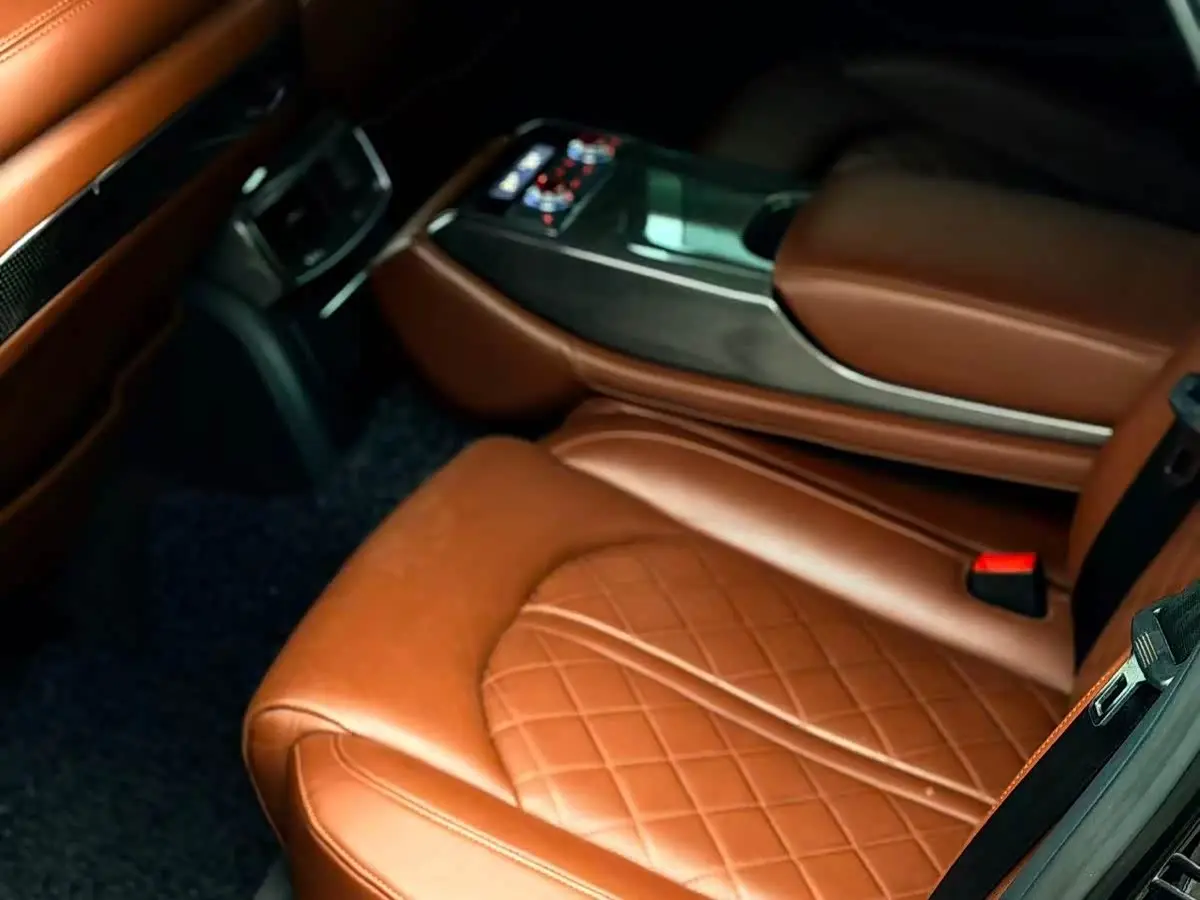Audi S8 2014 — Photo 8/13