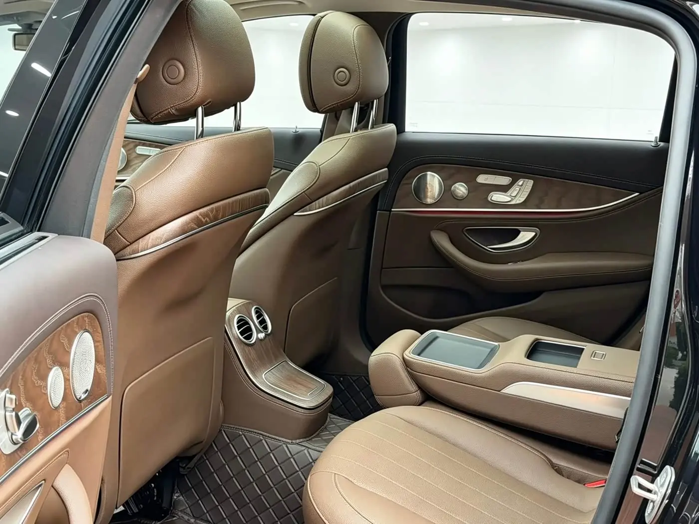 Mercedes-Benz E-Class 2023 — Şəkil 8/8