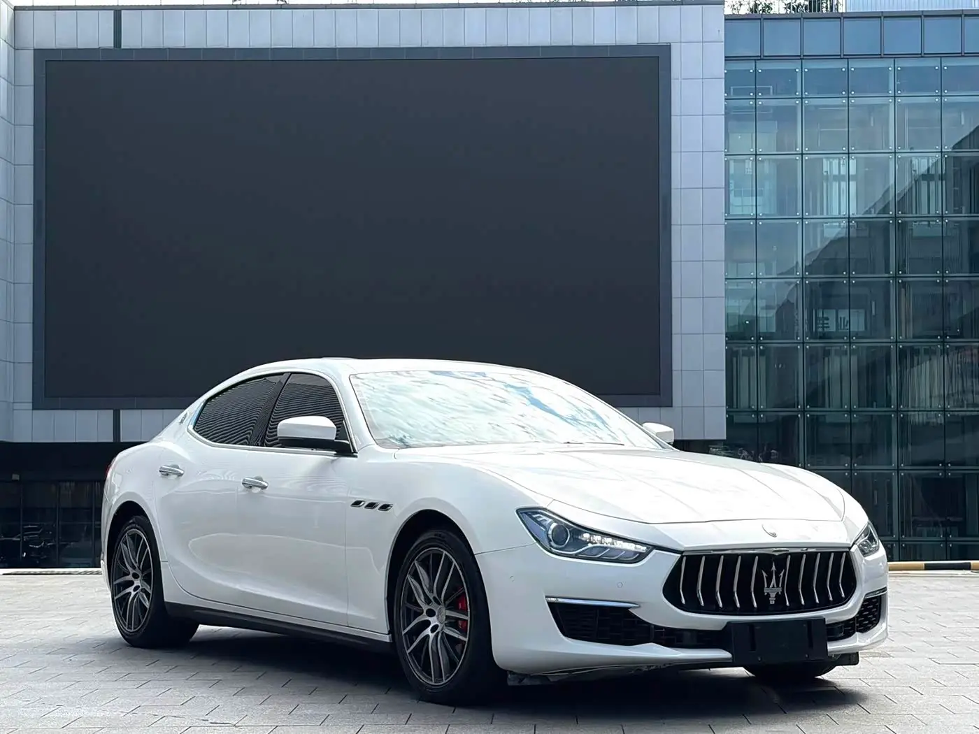 Maserati Ghibli 2019 — Фото 3/12