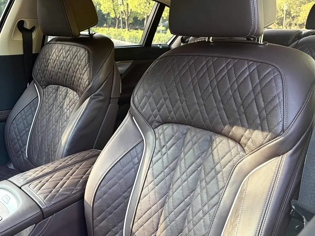 BMW 7 Series 2020 — Photo 17/20