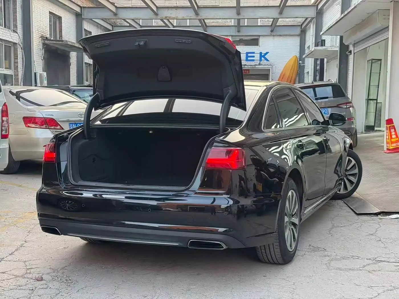Audi A6L 2016 — Şəkil 14/16