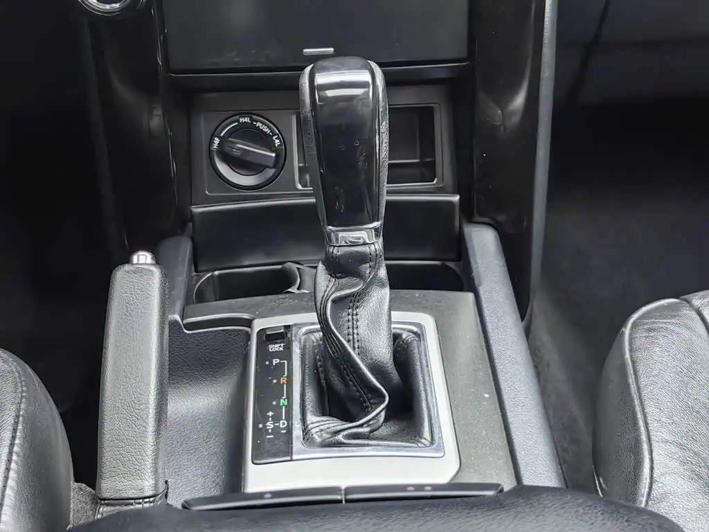 Toyota Prado 2016 — ფოტო 13/20