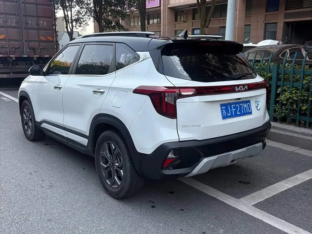 Kia Seltos 2023 — Photo 6/11