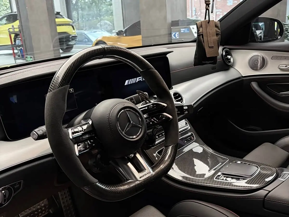 Mercedes-Benz E-Class AMG 2021 — Photo 6/9