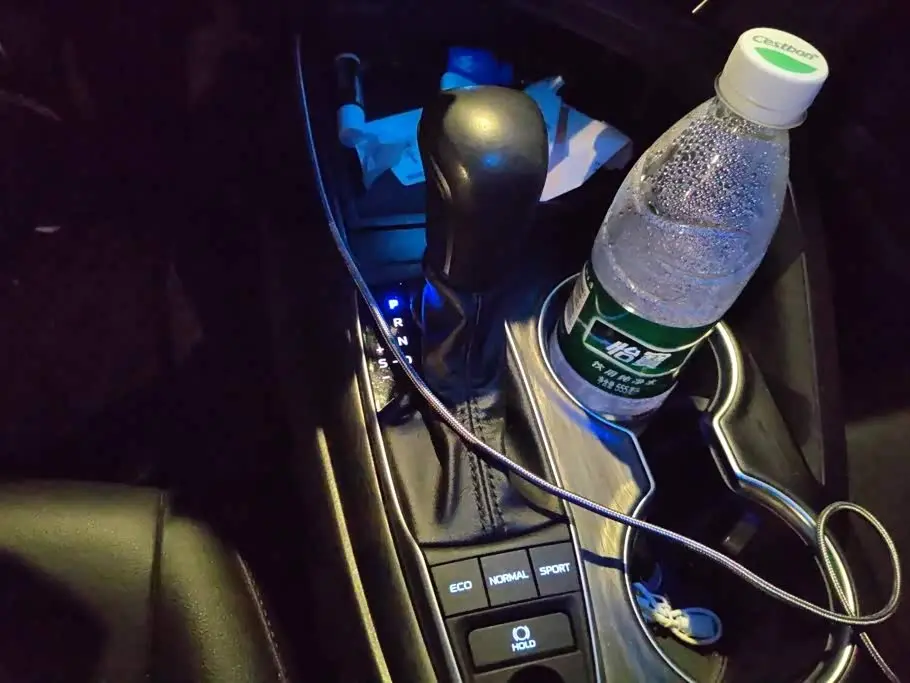 Toyota Camry 2021 — Photo 16/16