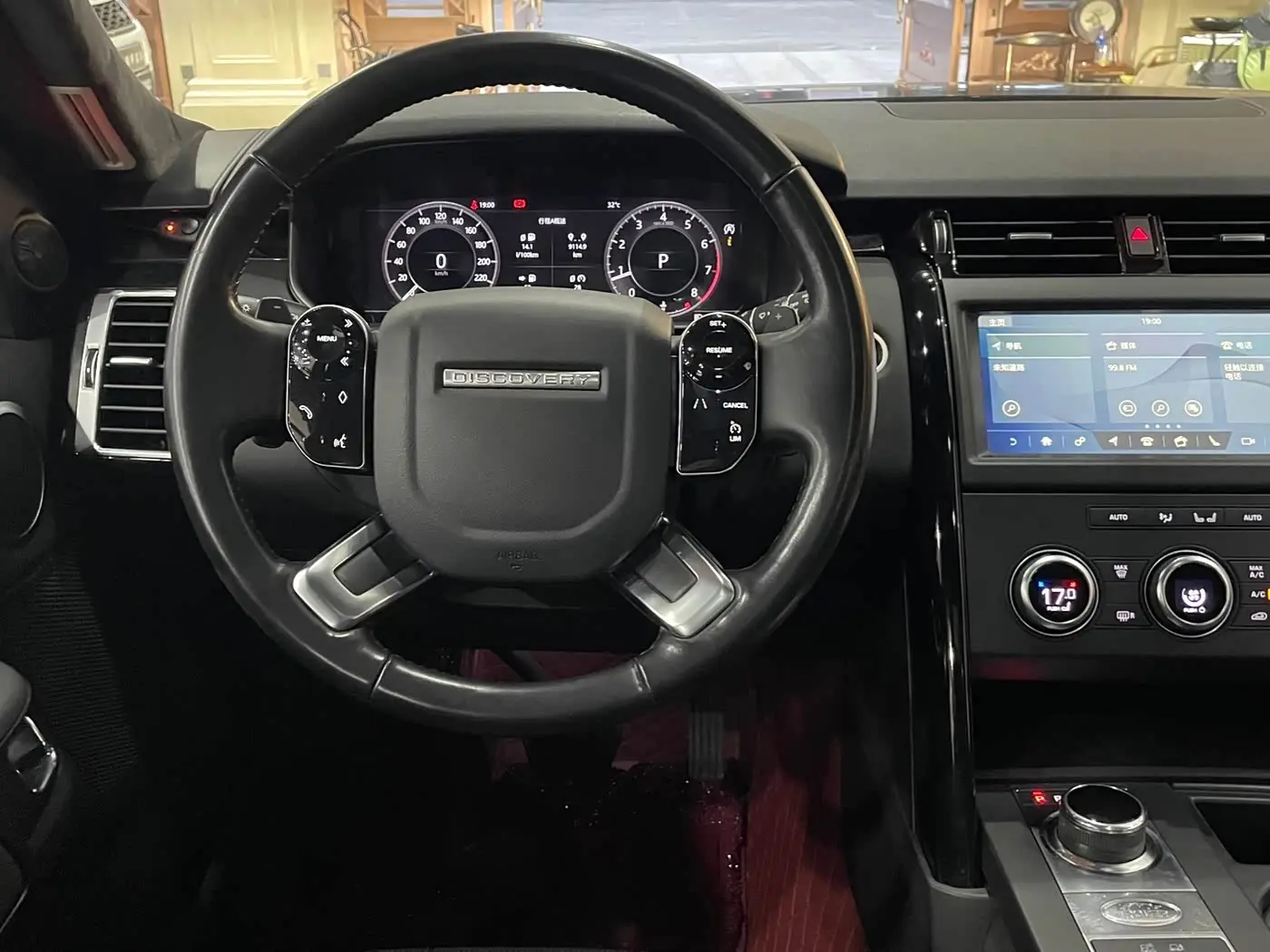 Land Rover Discovery 2021 — Photo 10/20