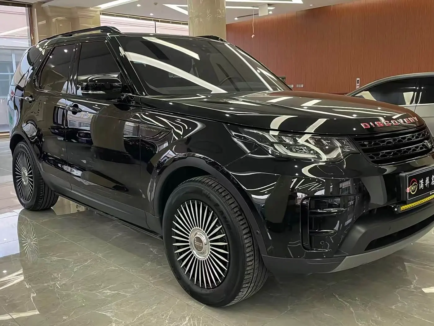 Land Rover Discovery 2021 — Photo 3/20