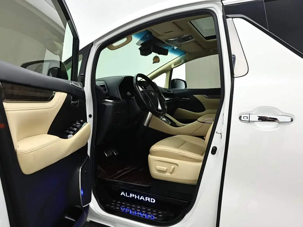 Toyota Alphard 2020 — Photo 10/17