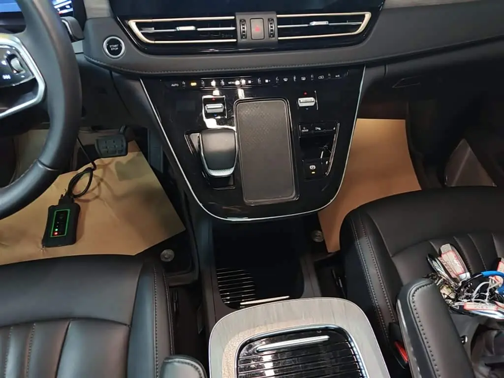 Hongqi HQ9 PHEV 2024 — Photo 14/20