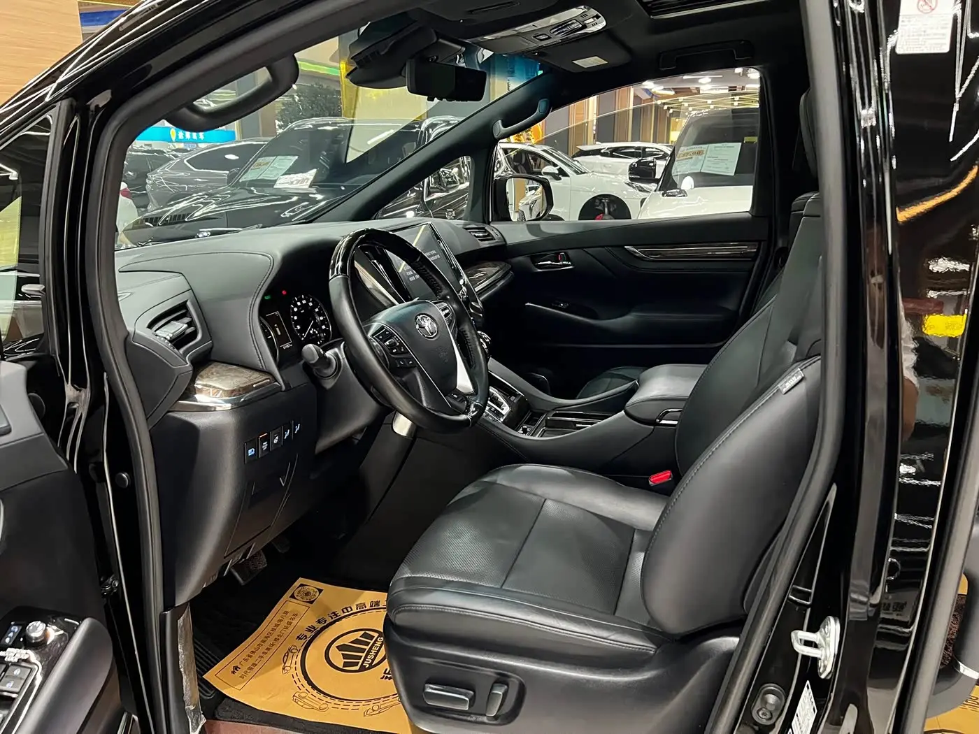 Toyota Alphard 2021 — Photo 15/15