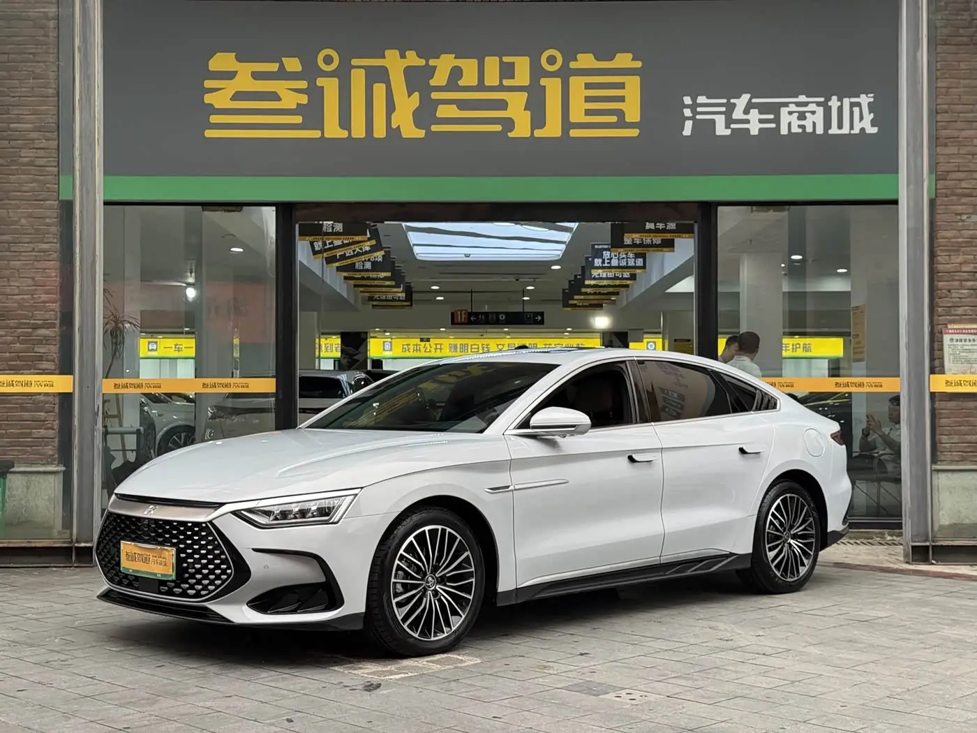 BYD Han 2024 — ფოტო 1/20