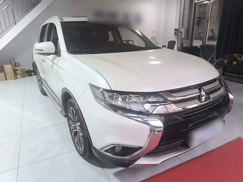 Mitsubishi Outlander 2018 — Şəkil 4/20