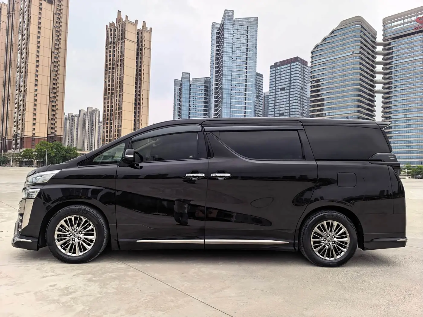 Toyota Vellfire 2020 — Photo 5/20