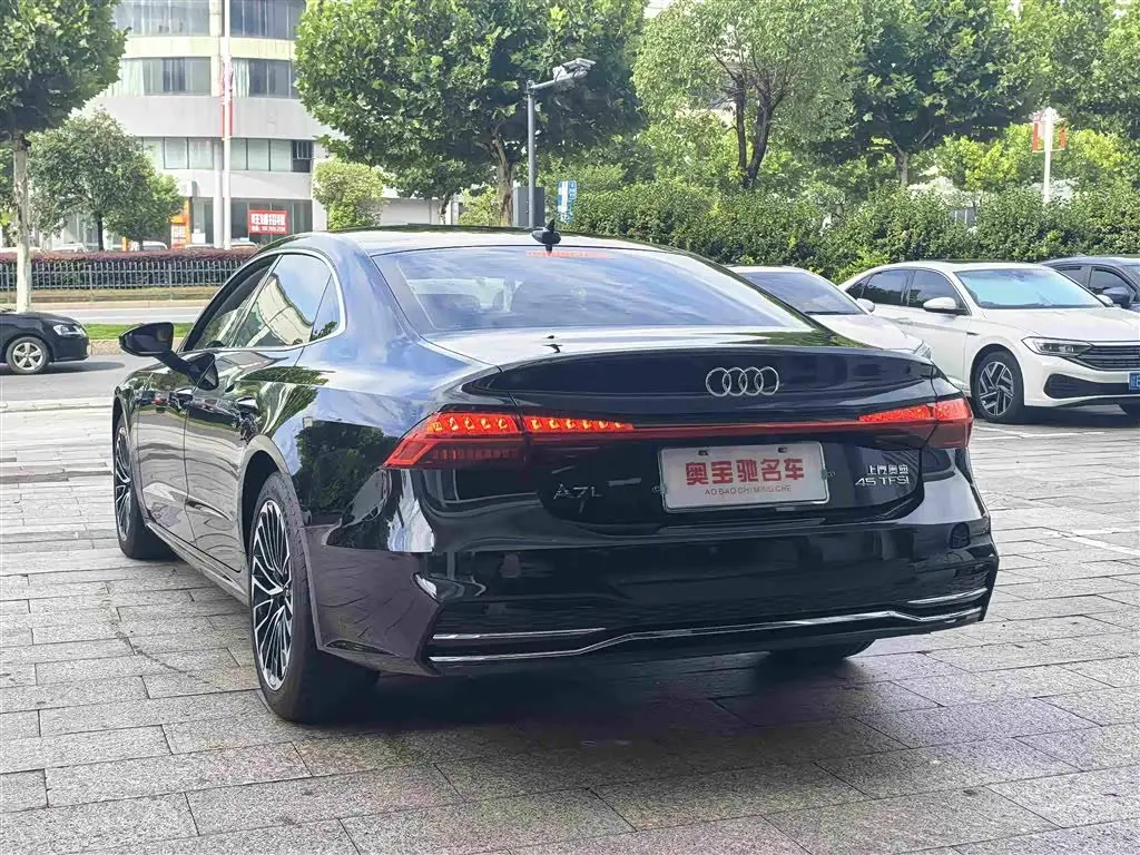 Audi A7L 2025 — Photo 9/15