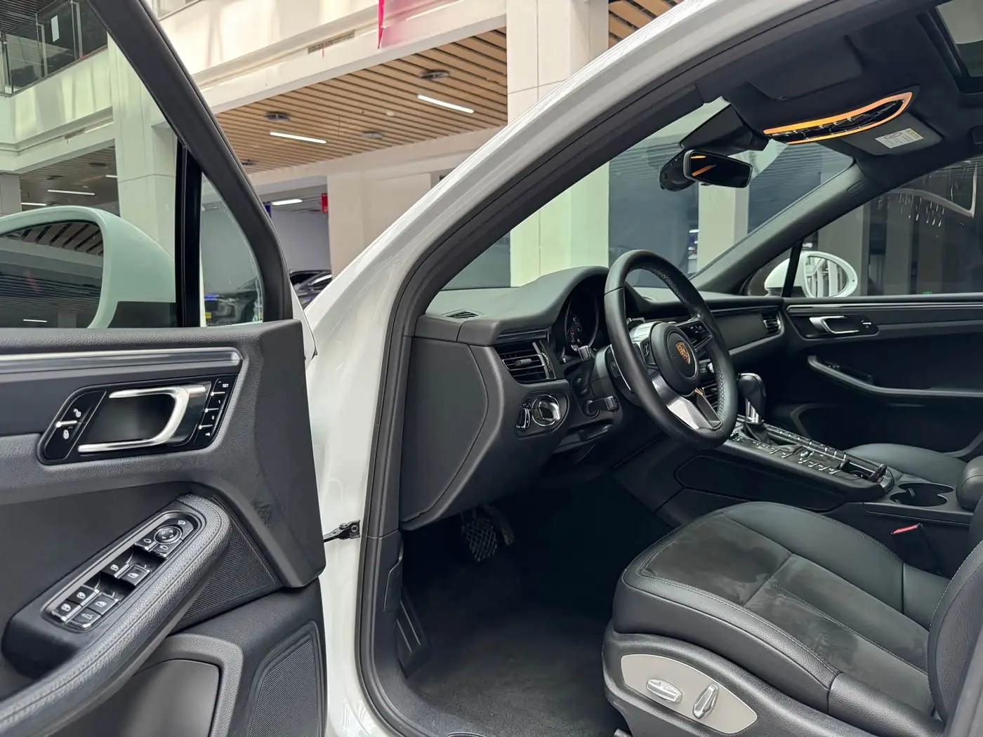 Porsche Macan 2019 — Photo 9/20