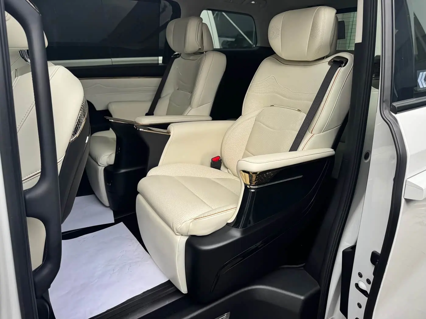 GAC Trumpchi Trumpchi E9 2023 — Photo 11/18