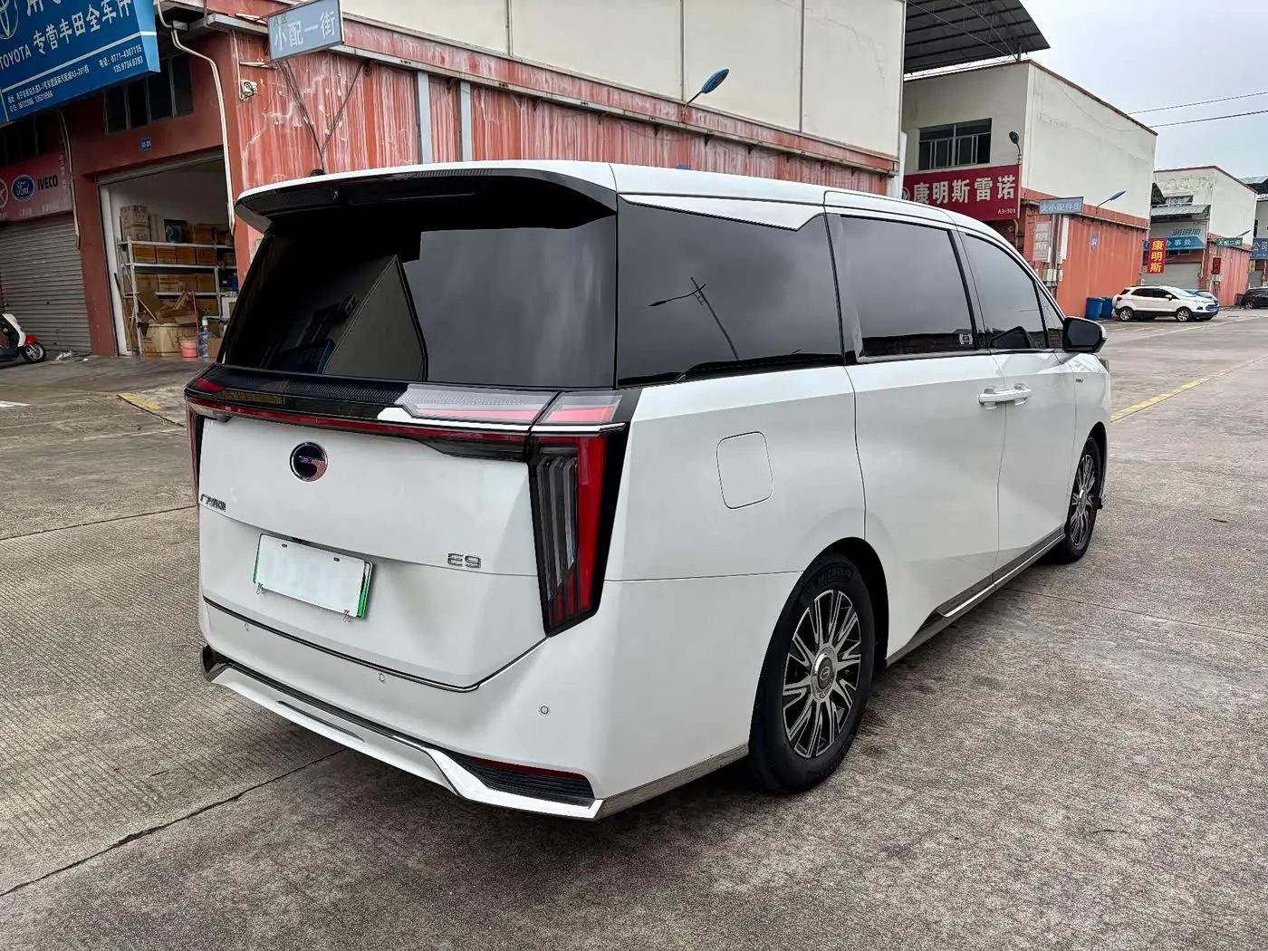GAC Trumpchi Trumpchi E9 2024 — Photo 6/15