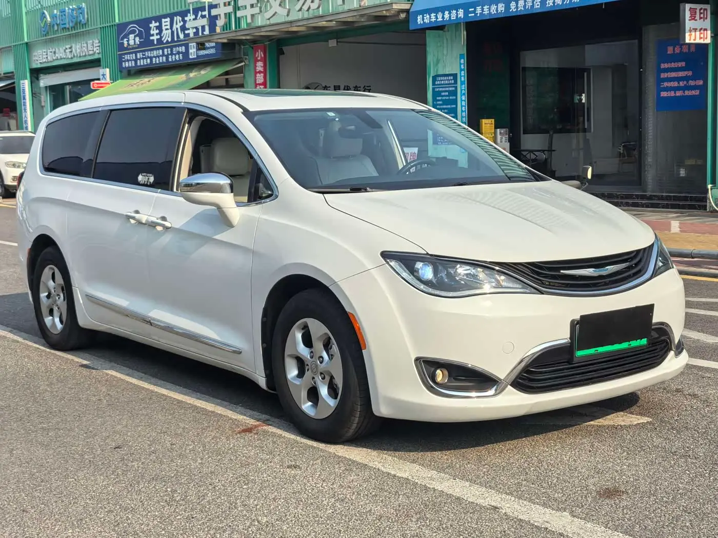 Chrysler Grand Caravan PHEV 2019 — Photo 15/17