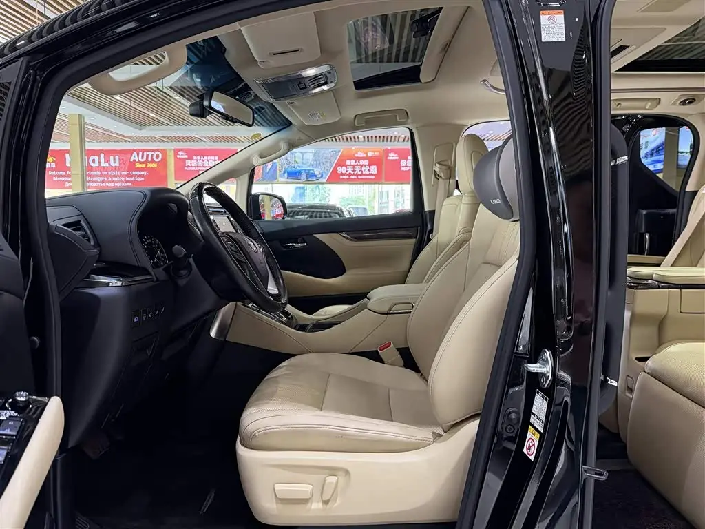 Toyota Alphard 2019 — Photo 10/20