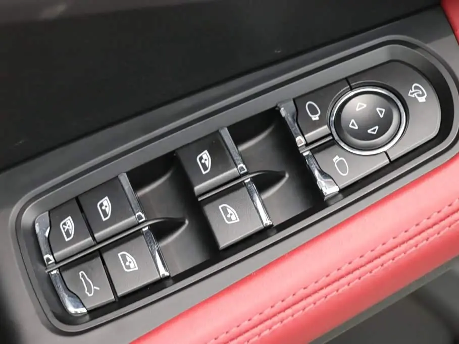 Porsche Macan 2023 — Photo 12/20
