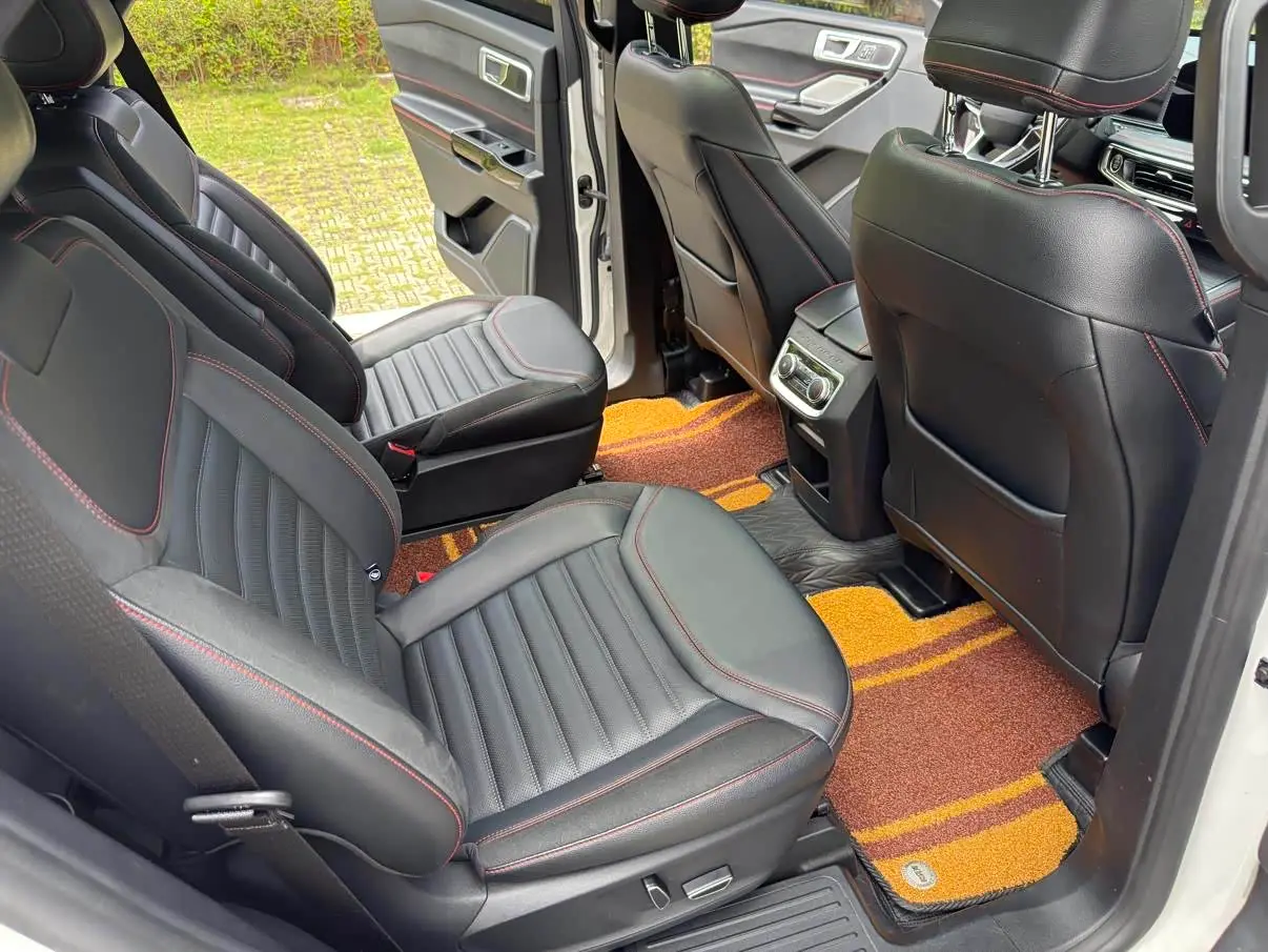 Ford Explorer 2023 — Фото 12/18