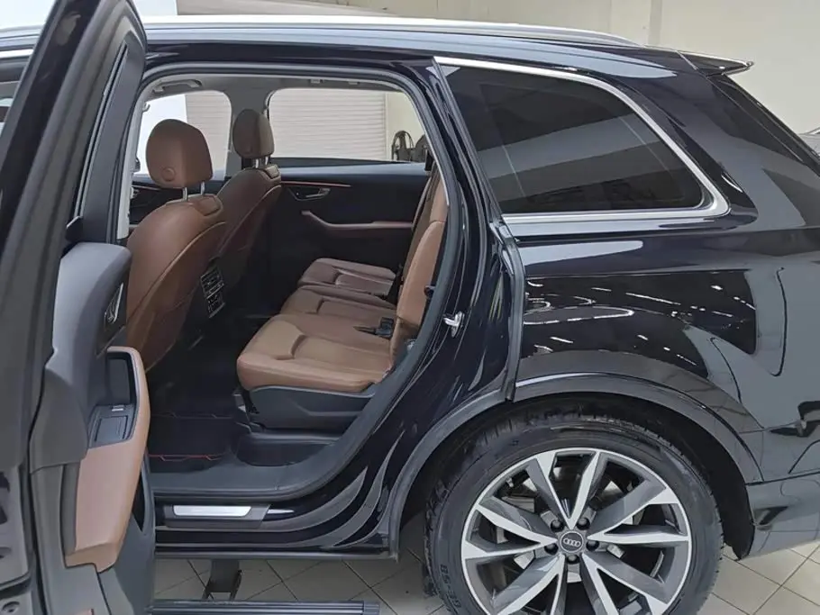 Audi Q7 2021 — Photo 11/16