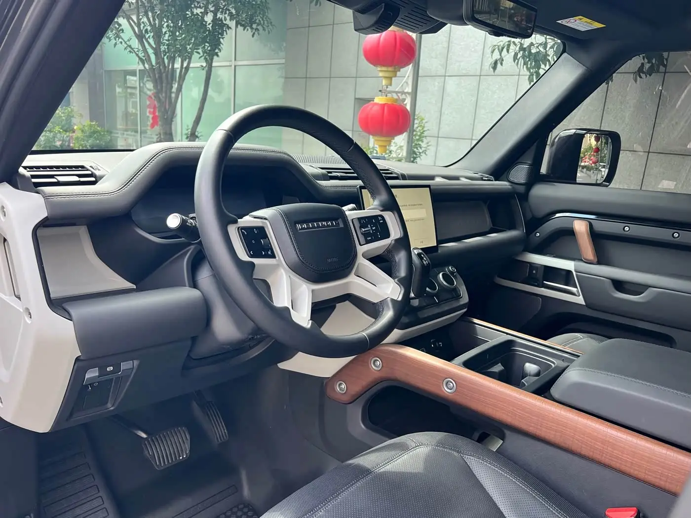 Land Rover Defender 2024 — Photo 11/14