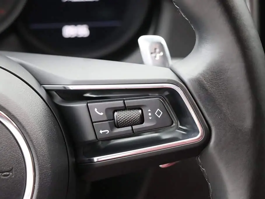 Porsche Macan 2023 — Photo 19/20