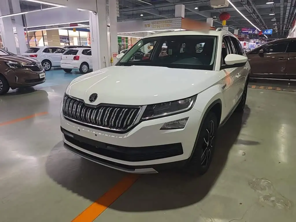 Škoda Kodiaq 2021 — Фото 1/20