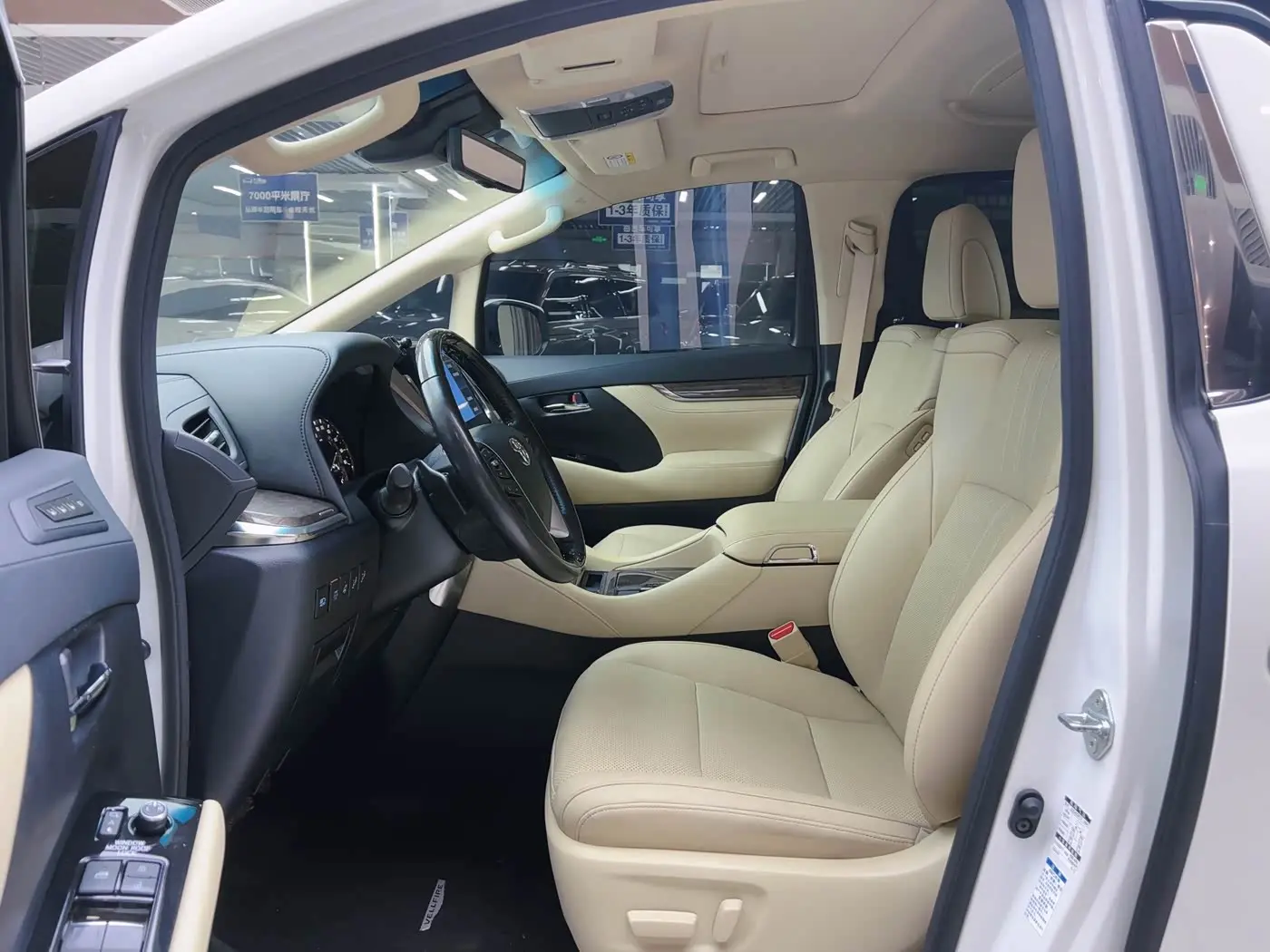 Toyota Vellfire 2022 — ფოტო 9/20