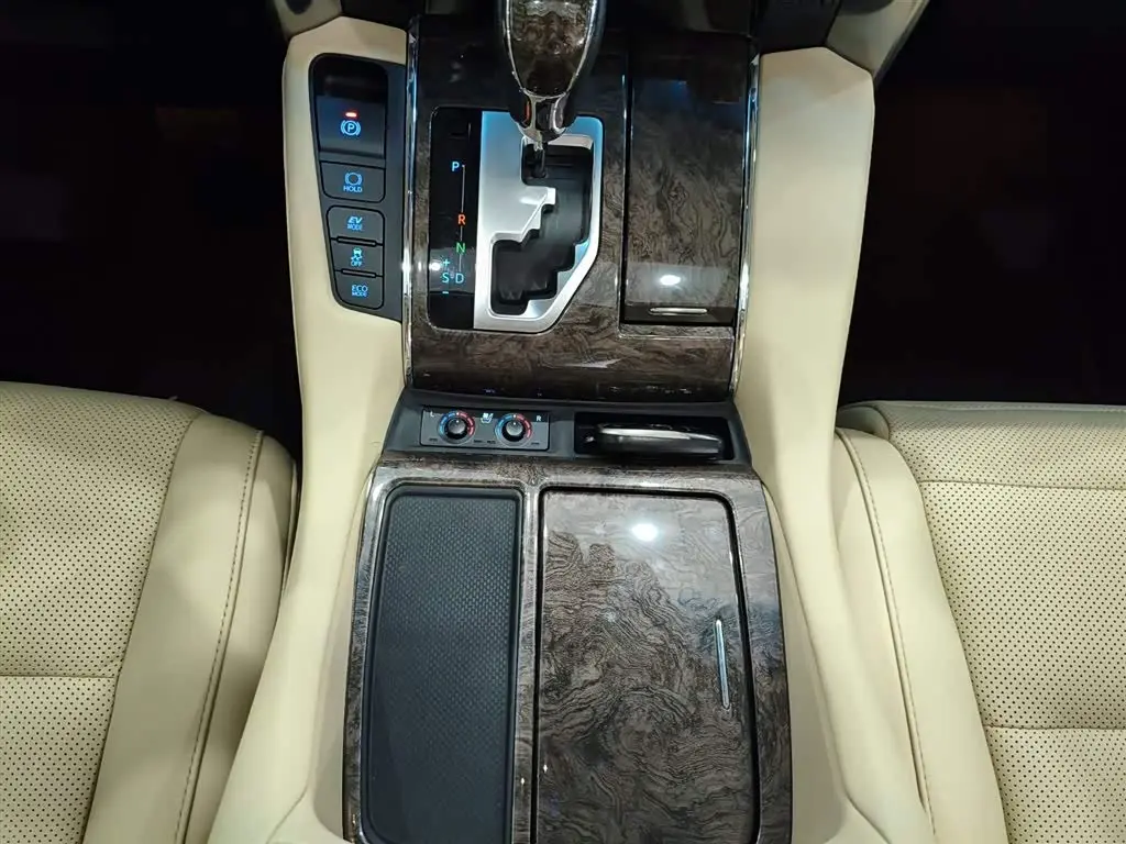 Toyota Vellfire 2021 — Photo 12/17