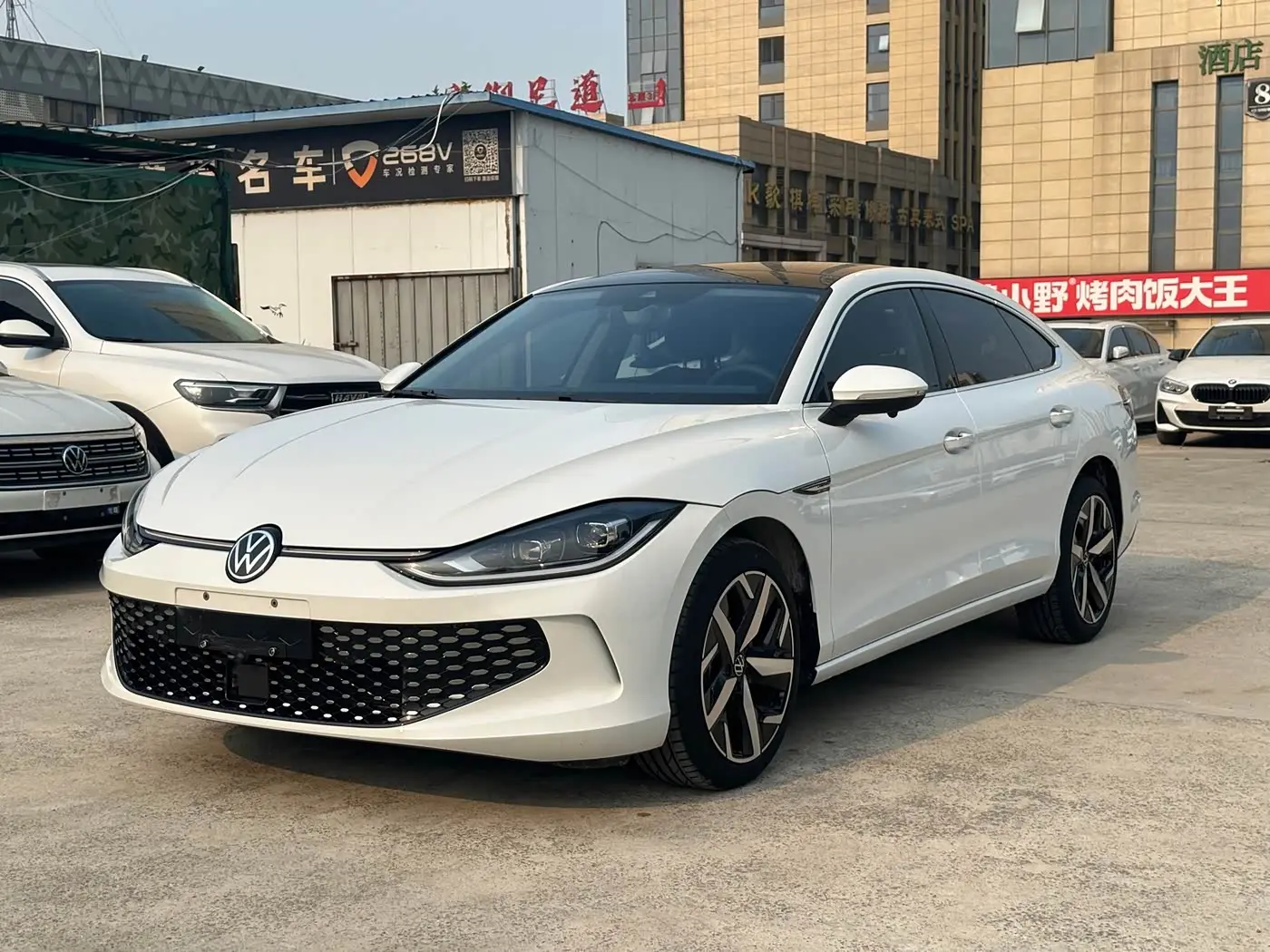 Volkswagen Lamando 2023 — Photo 1/12