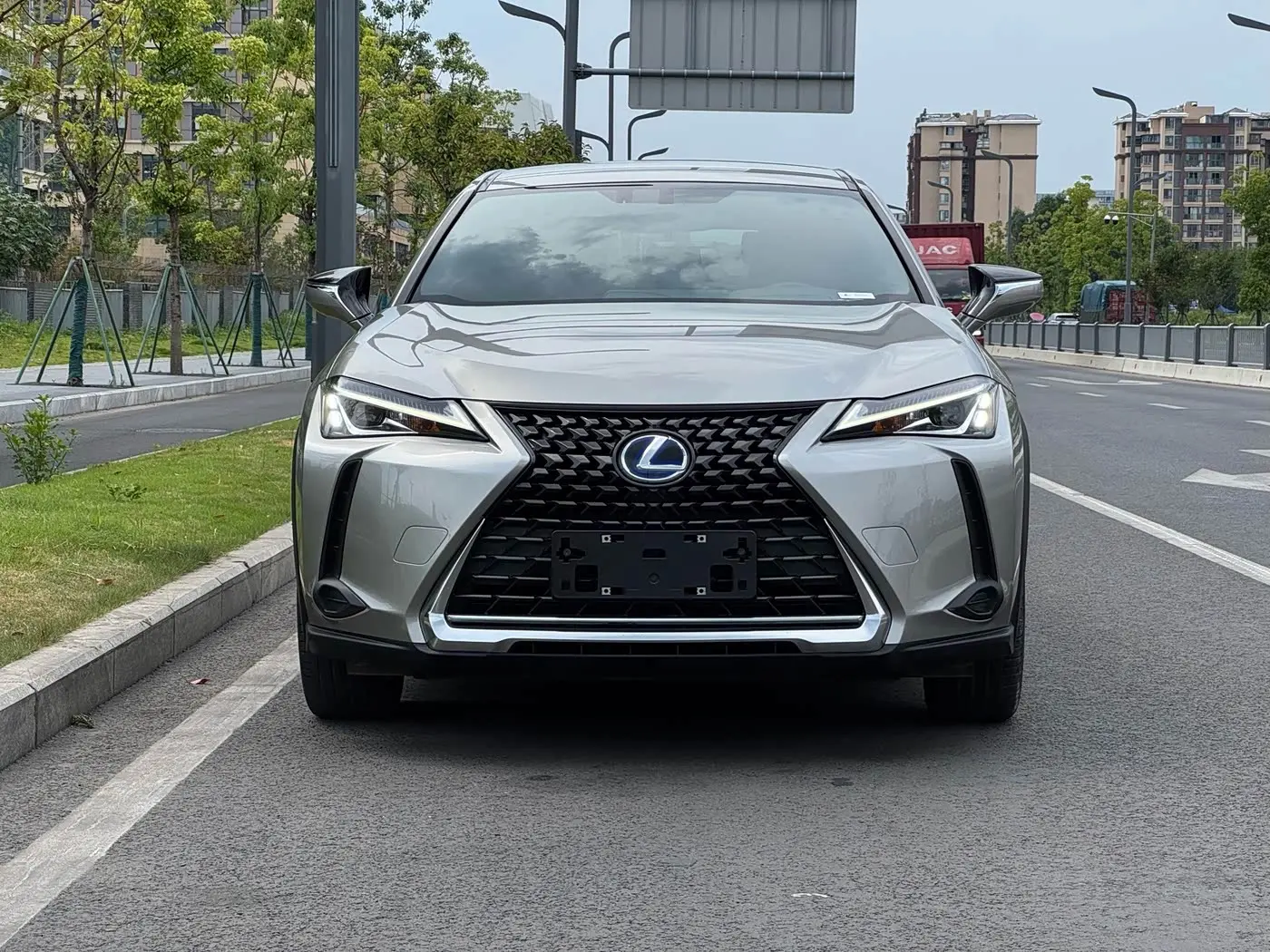 Lexus UX 2020 — Фото 2/19
