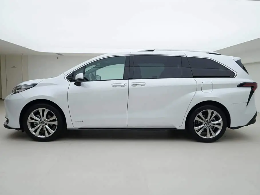 Toyota Sienna 2023 — Şəkil 3/19