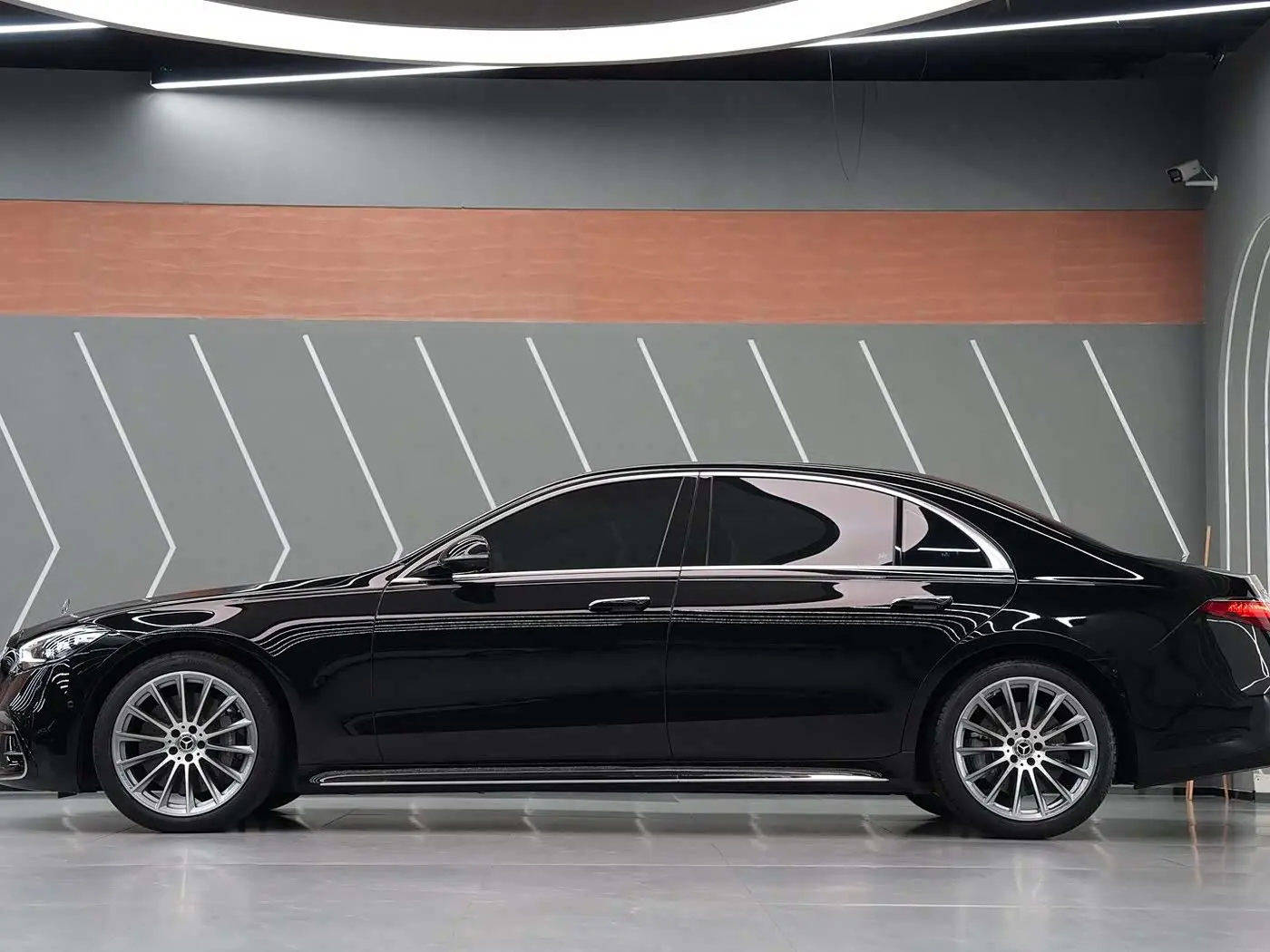 Mercedes-Benz S-Class 2023 — Photo 5/18