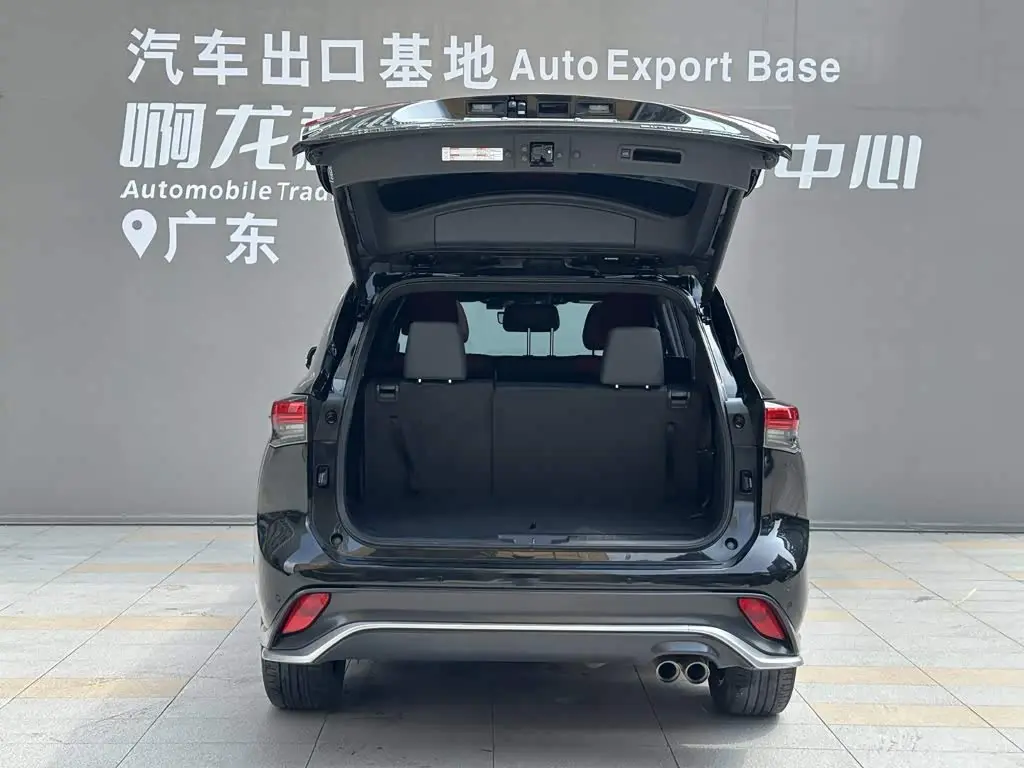 Toyota Crown Kluger 2023 — Photo 14/14
