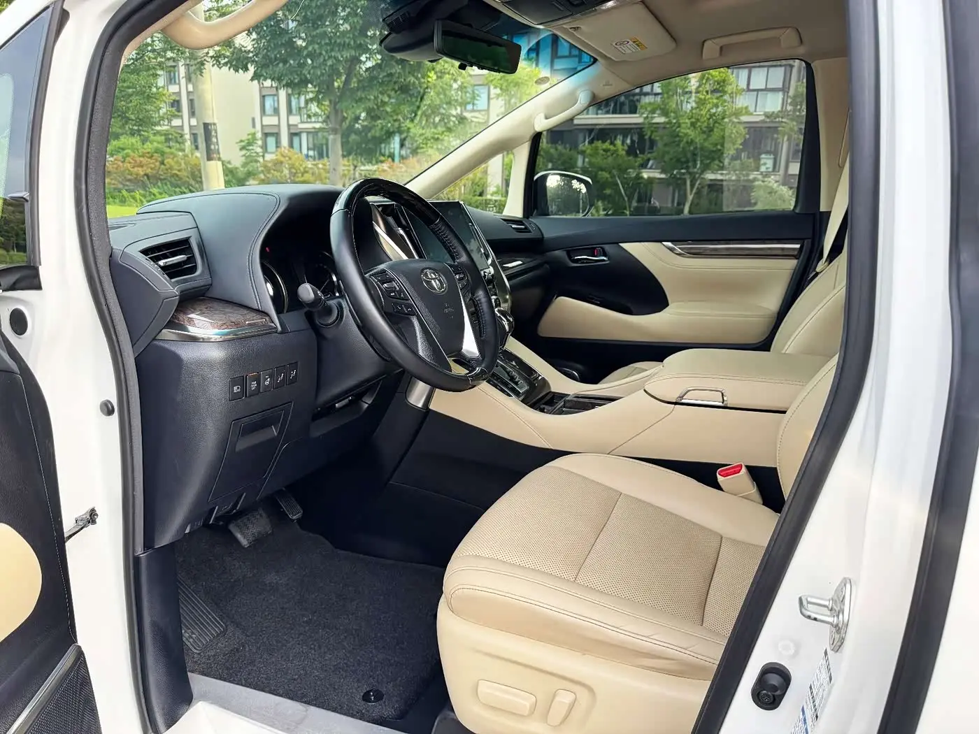 Toyota Vellfire 2022 — Photo 11/19