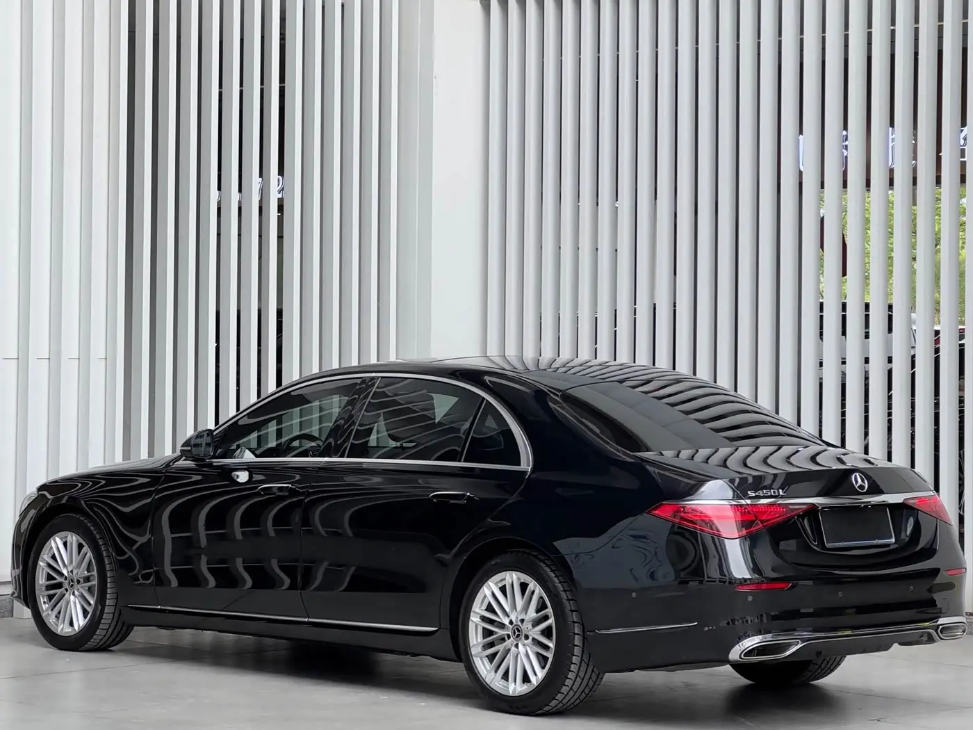 Mercedes-Benz S-Class 2023 — Фото 4/17